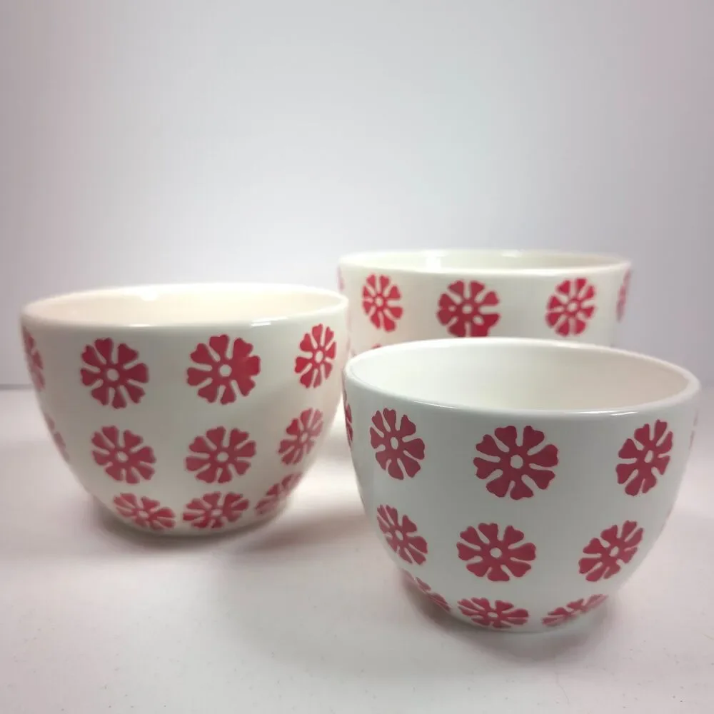 Crate & Barrel Scandia Snowflake Nesting Bowls Set of 3 Ceramic